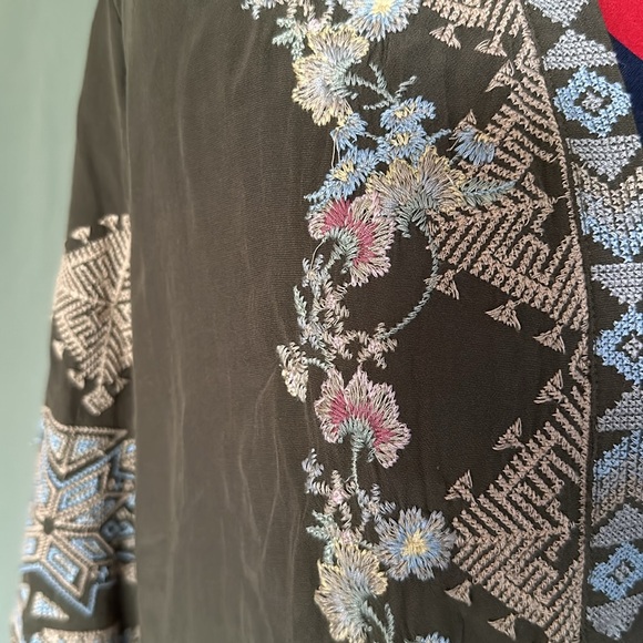 Driftwood Joelle Green Embroidered Open Front Kimono - Picture 5 of 10